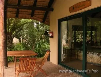 giants castle 2 bed garden view chalet-patio