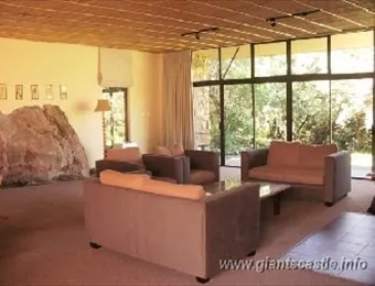 giants castle 6 bed rock lodge lounge